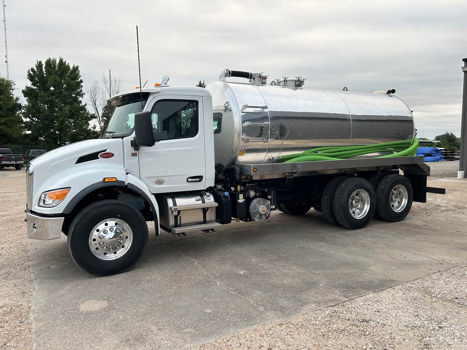 2025 Peterbilt 548 Sewer / Septic Truck - Iron-Vac 4000 Gallon Aluminum Tank Tank Body