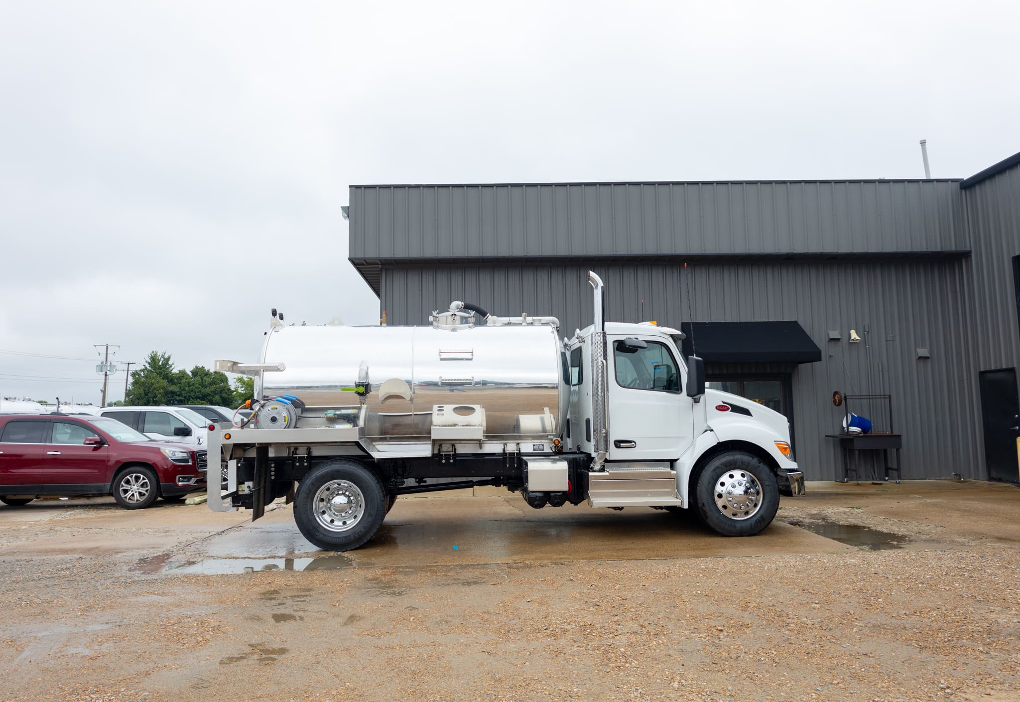 Peterbilt 536 Sewer/Septic Truck 2150 Gallon Aluminum Tank