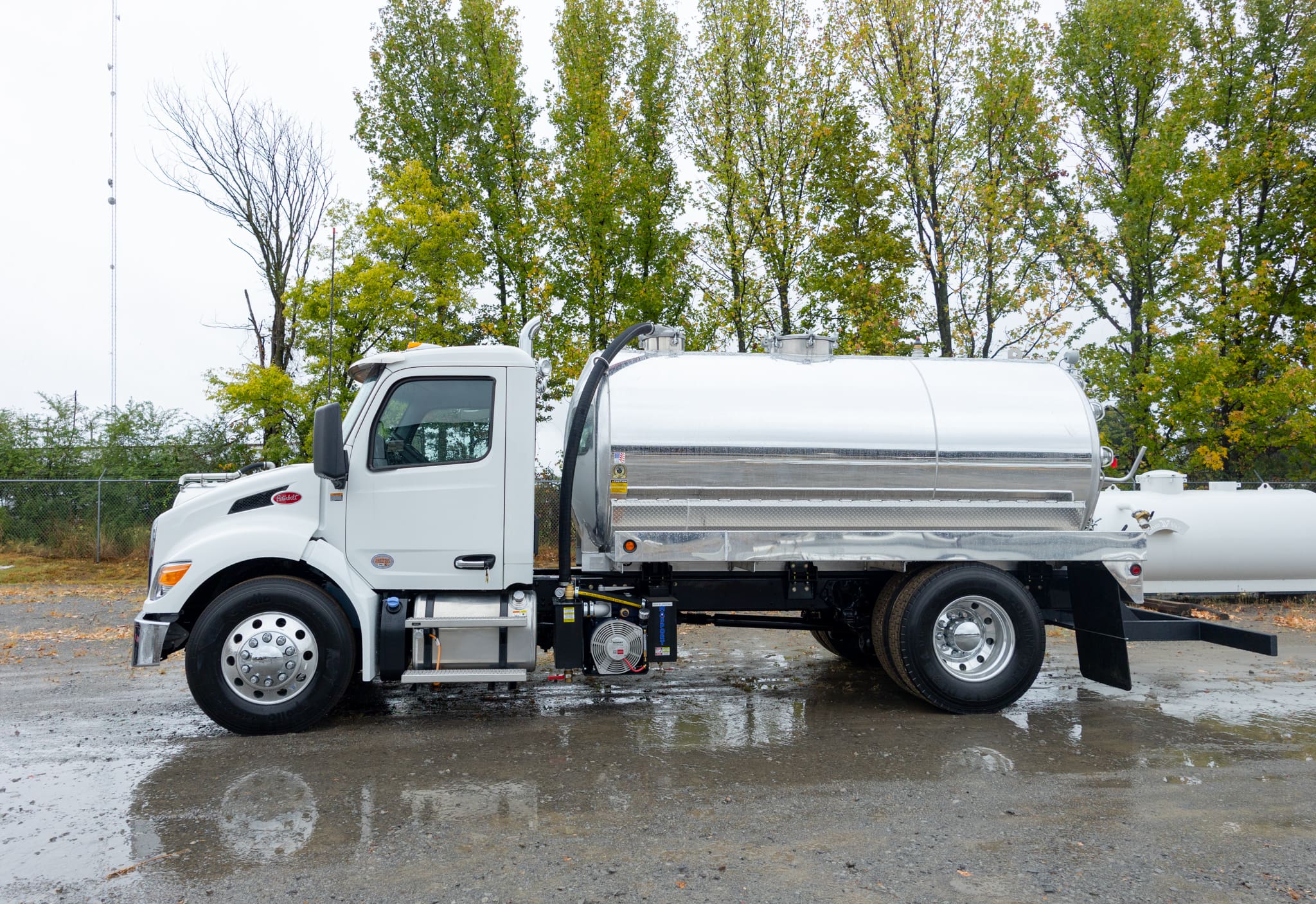 2027 Peterbilt 536 – 2,100-Gallon Polished Aluminum Septic Truck